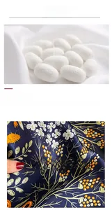 Vue détaillée du tissu en soie de mûrier de qualité supérieure avec imprimé floral élégant