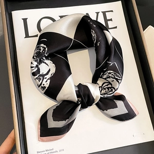 Quadrato Di Raso Foulard Raso Di Gelso Sciarpa Con Stampa Floreale Di Camelia Elegante Avvolgimento Collo Donna Accessorio Moda