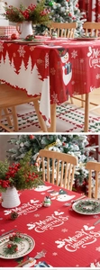 Dettaglio tovaglia di Natale rossa con pupazzo di neve, alberi e bordo ondulato