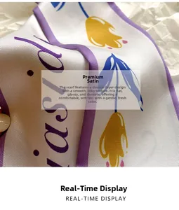 Dettaglio macro della sciarpa in raso premium a doppio strato con bordo viola e tulipani