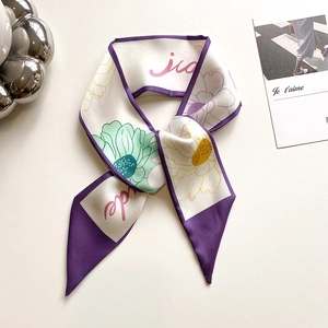 Piccolo foulard in seta stile francese con motivi floreali e bordo viola