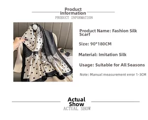 Détail du foulard en soie synthétique à pois montrant les dimensions de 90x180cm