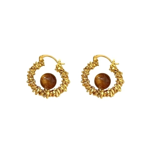 Boucles d'oreilles créoles dorées avec pierre oeil de tigre et perle ambre rétro