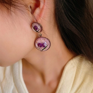 Purple dried flower earrings with gold leaf and 925 silver needle in a two-tier round design