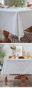 Dettaglio della tovaglia jacquard bianca con bordi a conchiglia e motivo geometrico