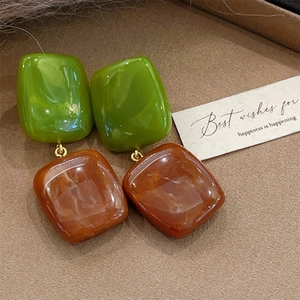 Retro resin cube earrings in green and amber marble texture with gold metal accents