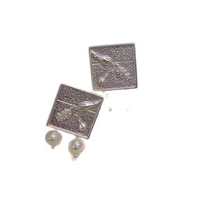 Elegant 925 silver Chinese style relief drop earrings with freshwater pearls and art motif