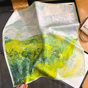 Seidenquadratischer Schal mit Van-Gogh-Ölgemälde-Landschaft mit grünen Feldern und blauem Himmel