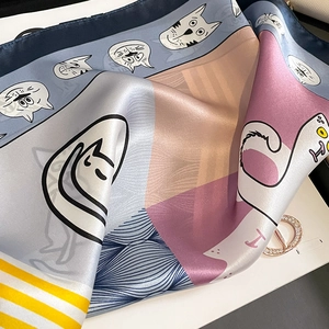 Foulard en soie avec imprimé chat de dessin animé et patchwork coloré bleu et rose