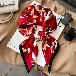Foulard en soie rouge à motif floral de roses et bordure noire pour femme élégante