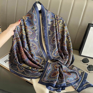 Écharpe en soie bleu marine avec motif cachemire pour femme, foulard de style bohème chic