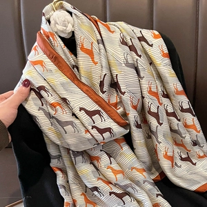 Écharpe en satin de soie avec imprimé cheval vintage et bordure orange pour femme