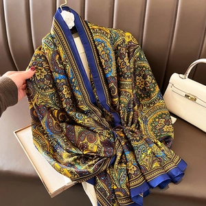 Damen Seidenschal mit Paisley-Muster in Gelb und Blau, eleganter böhmischer Wickelschal