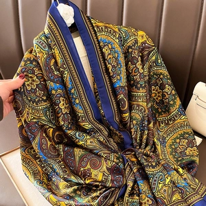 Eleganter Paisley-Seidenschal in Gelb und Blau mit böhmischem Vintage-Muster-Design