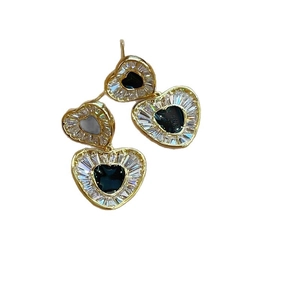 Boucles d'oreilles vintage doubles cœurs avec zircons micro-sertis et émail noir