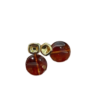 Boucles d'oreilles rétro en résine ambrée ronde avec clous géométriques dorés