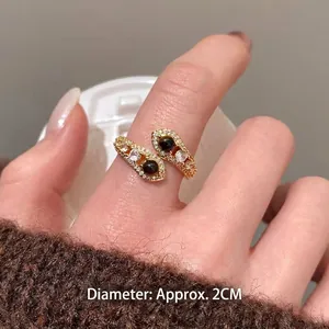 Bague Ouverte Forme Serpent Cuivre Pierre Oeil De Tigre Micro Pavé Zircon Design Unique Rétro Bijoux Luxe Ajustables