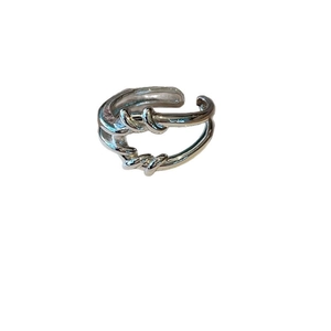 Unieke minimalistische gedraaide spiraalvormige zilveren ring met open band design