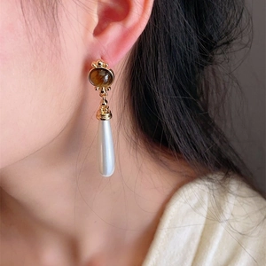 Elegant 925 silver long drop earrings with brown amber gemstone and white pearl pendants