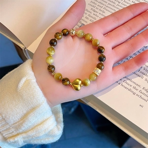 Bracelet en pierre oeil de tigre avec pendentif coeur et plaqué or 18 carats
