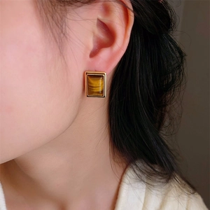 Französische geometrische Tigerauge-Ohrstecker mit goldenem Metallrahmen für Damen