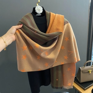 Sciarpa spessa in cashmere con motivi a stelle e strisce con frange per l'autunno-inverno