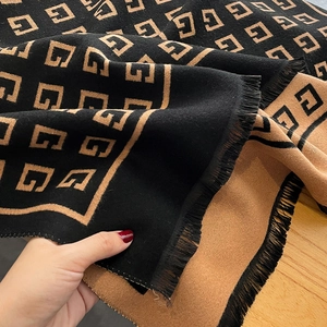 Classic camel and black double-sided jacquard scarf with G-pattern and tassels