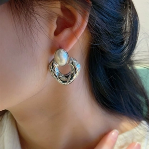 Classic silver quilted pattern hoop earrings with white faux pearl for women