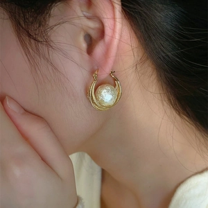 Golden multi-strand hoop earrings with a textured white cotton pearl for women