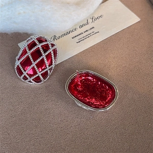 Festive red french vintage geometric hollow grid pearl stud earrings on leather