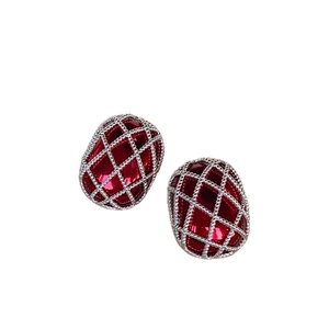French vintage red hollow geometric mesh pearl earrings with elegant silver metal grid