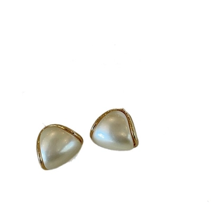 Elegant geometric triangle pearl earrings with gold-plated edges and minimalist design