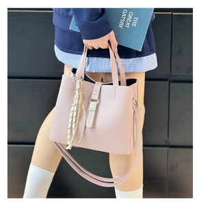 Detail of dusty rose bucket bag featuring premium lychee texture and detachable strap