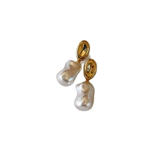 French retro baroque irregular pearl earrings with oval gold mirror metal studs