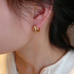 Chic gold-tone hammered texture hoop earrings for women in a minimalist water drop style