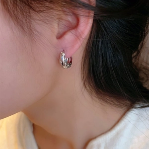 Elegant silver water-drop hoop earrings with textured crushed ice hammered finish for women