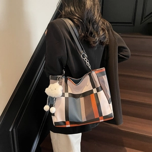Large capacity geometric patchwork tote bag with silver chain strap and cloud charm accessory