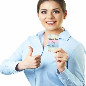 Cartes de remerciement professionnelles avec nuages colorés et texte de gratitude