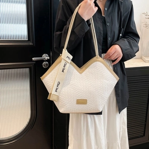 White woven texture tote bag with V-shaped opening and letter strap for women