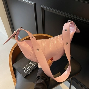 Minimalist Croissant Crossbody Bag Women Shiny PU Leather Half Moon Shoulder Bag With Adjustable Grommet Strap Fashion