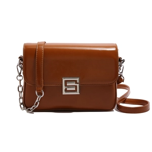 Retro brown shoulder bag with silver S-shaped buckle and elegant metal chain strap