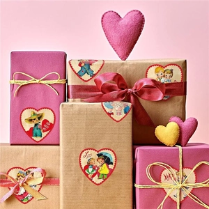 500pcs Valentine craft stickers with cute cartoon characters for gift box decoration