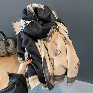 Écharpe pashmina réversible avec motif géométrique color-block et fines franges