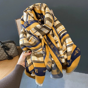 Sciarpa a righe in finto cashmere con scritte M.Star, frange e patchwork multicolore