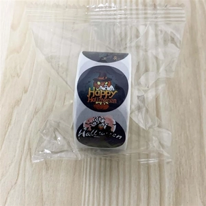 Roll of 500 Happy Halloween round stickers featuring pumpkins and ghosts on wood background