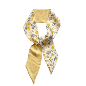 Foulard twilly en soie jaune pastel à motif floral pour cheveux et décoration de sac à main