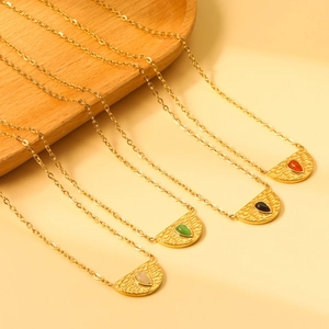 Edelstahl 18K Vergoldete Halskette Hammerschlag Halbkreis Anhänger Tropfenstein Vintage Eleganter Schmuck Für Damen
