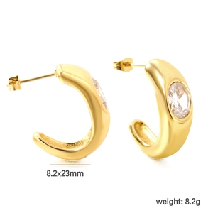 Detailansicht goldene C-Ohrringe mit großem Zirkonia, Größe 8,2x23mm