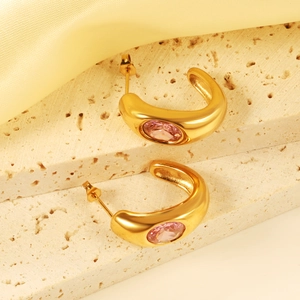 Elegante 18K vergoldete C-förmige geometrische Ohrringe mit einem rosa Edelstein-Besatz
