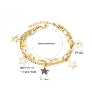 Dettaglio del bracciale a doppio strato placcato oro 14K con ciondoli a stella e misure